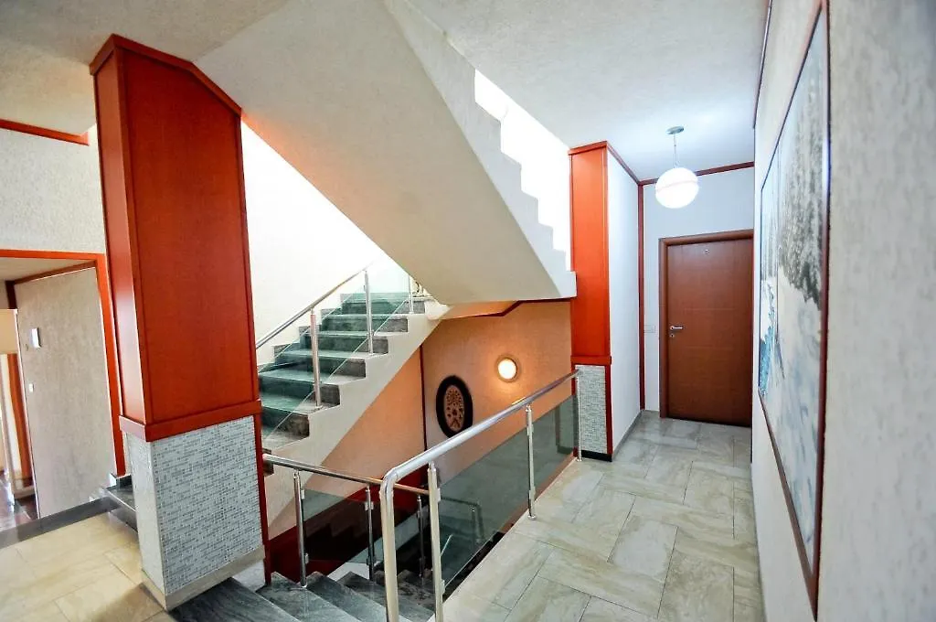 Hotel Lubjana Yrshek